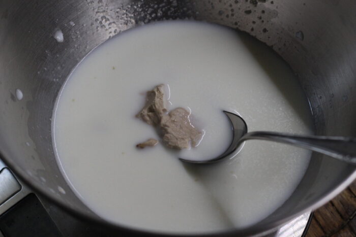 dissolve the sugar in warm milk