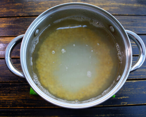 Горох (промытый) заливают