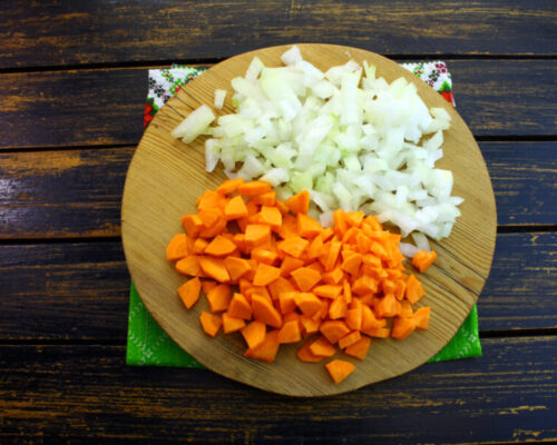 морковь измельчают