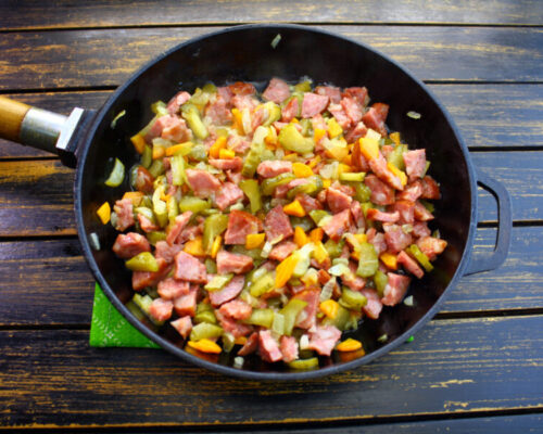 Перемешивают