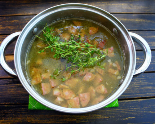 Добавляют пучок из веточек тимьяна