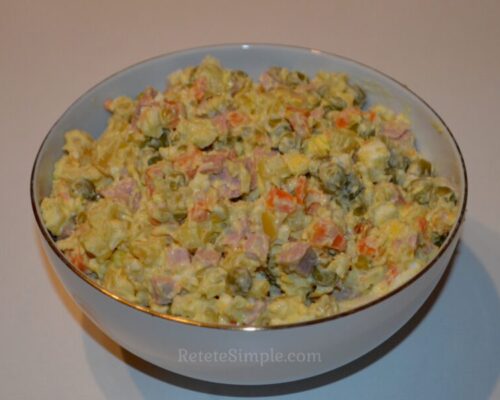 Поставьте салат в холодильник