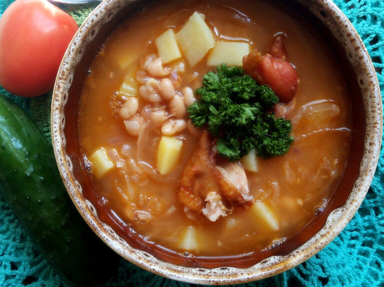 Суп с квашеной капустой и копченостями йота