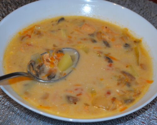 The mushroom soup with chicken and cheese is ready