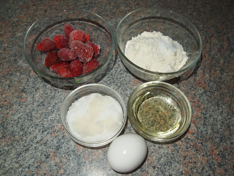 ingrediente pentru pandispan cu capsuni