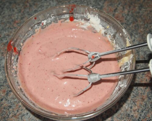 veti obtine o culoare roz la aluat