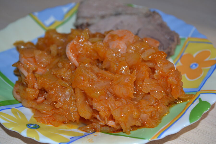 Тушеная капуста с сосисками