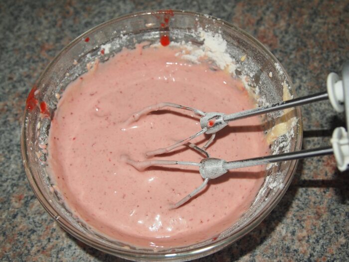 veti obtine o culoare roz la aluat