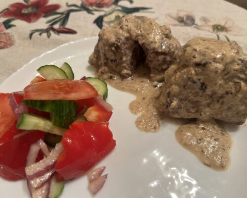 carne frageda in interior cu salata