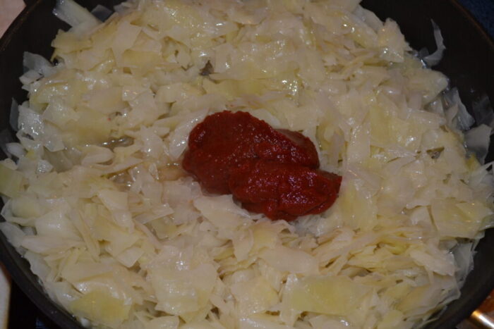 Așa că este timpul să adăugați pasta de roșii