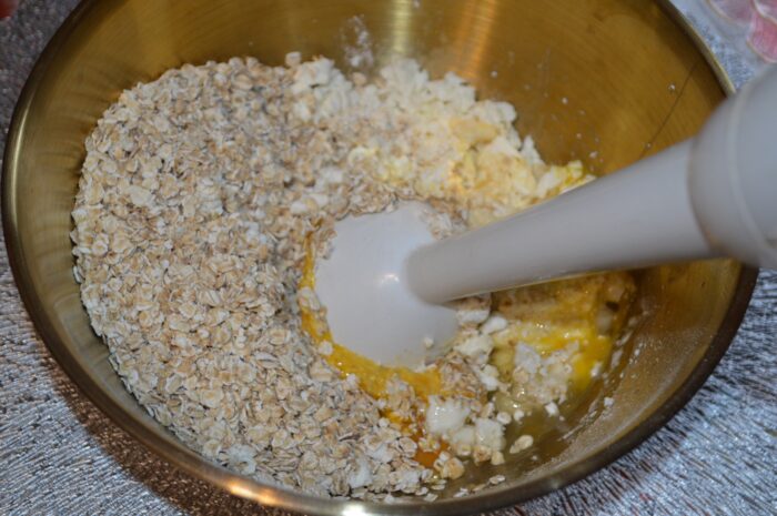 Macinati toate ingredientele cu un blender