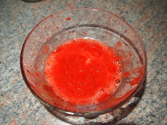 Tocati capsunile in blender