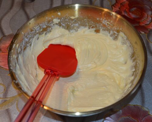 Amestecati bine pana la omogenizare