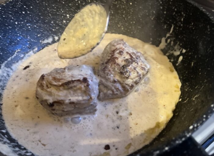 Lasati medalioanele sa se odihneasca sub capac