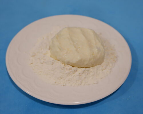 form the syrniki and roll them in flour