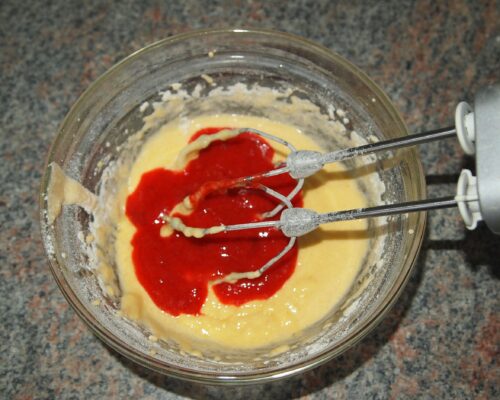 Adaugati treptat piureul de capsuni