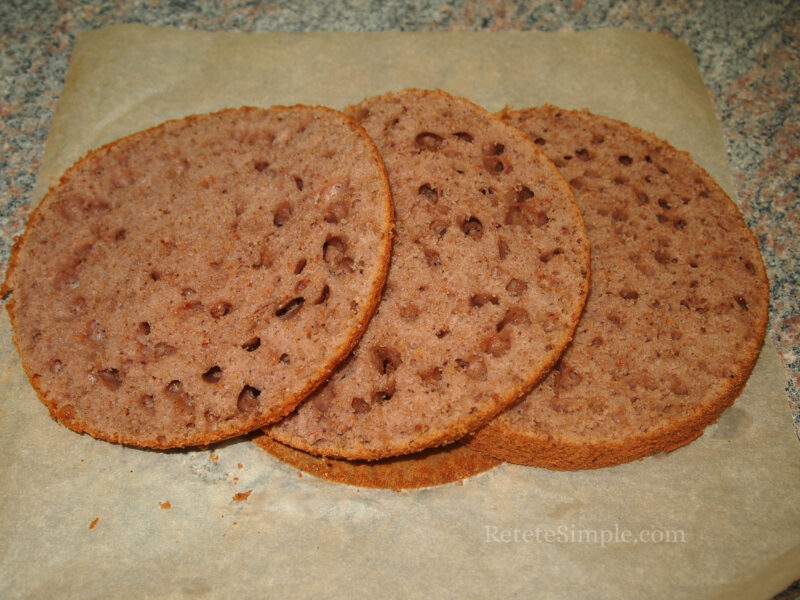 Pandispan cu capsuni pentru torturi