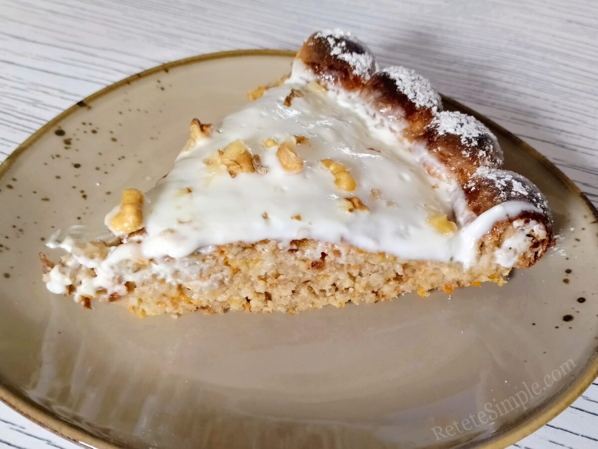 Prajitura de ovaz cu morcovi banane si nuci poza