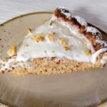 Prajitura de ovaz cu morcovi, banane si nuci