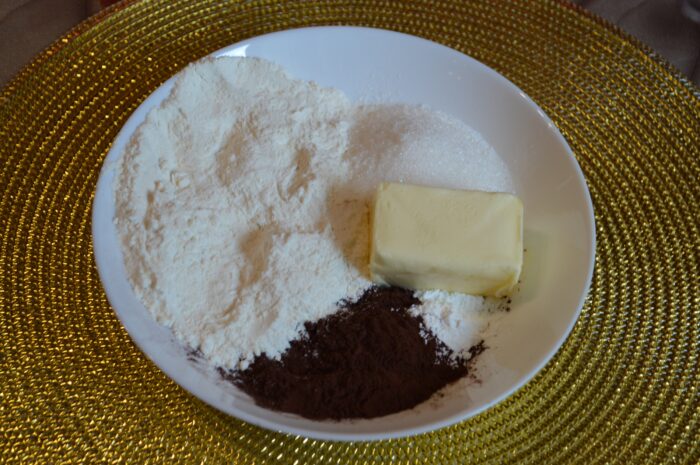 Adaugati ingredientele in vas