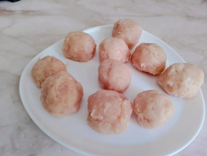 Formati cu mainile umede chiftele