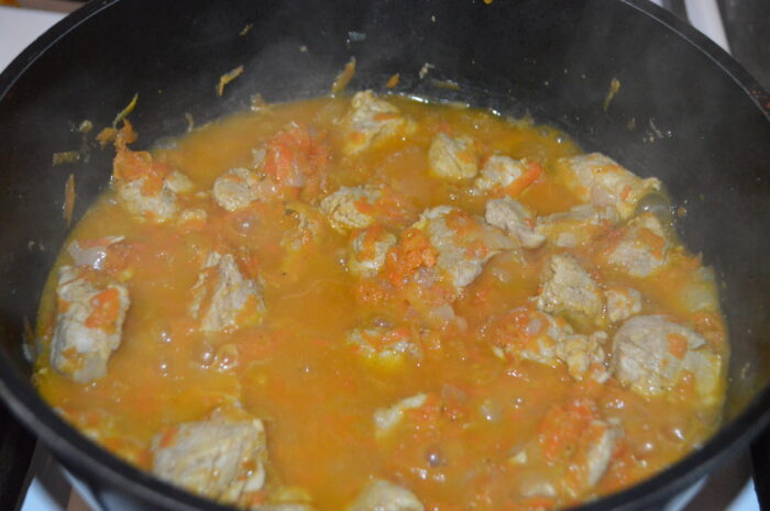 Gulasul de porc este gata