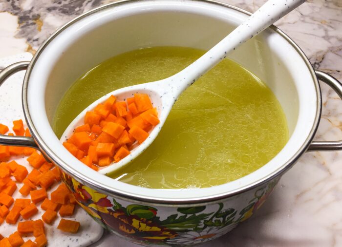 Taiati restul de morcovi