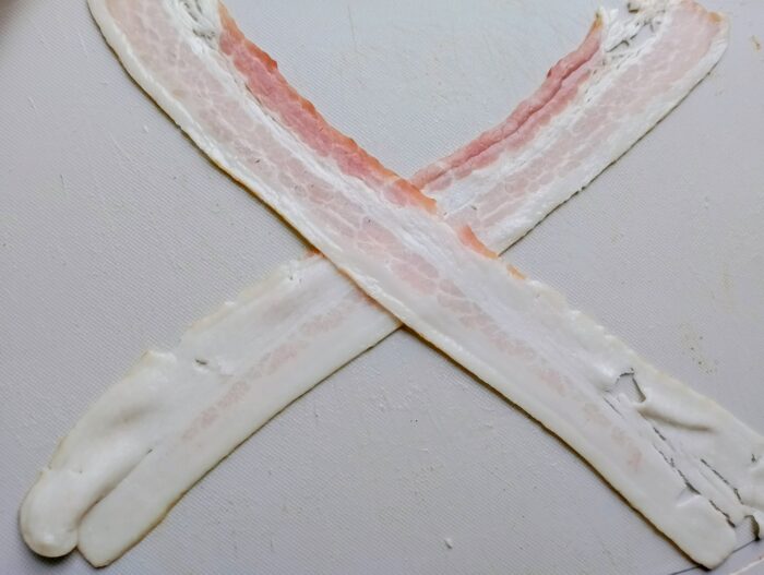 Asezati doua felii de bacon