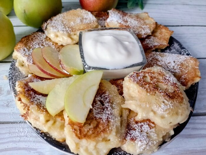 Clatitele cu mere sunt gata