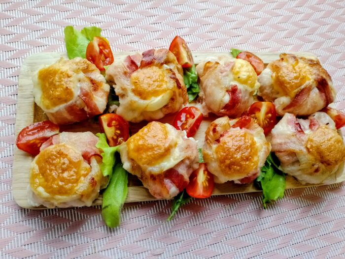 Puiul in bacon este gata