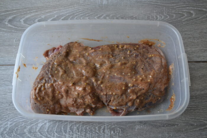 Обмажьте все мясо