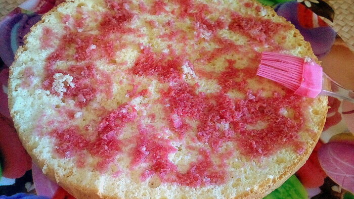 Бисквит получается довольно сочным