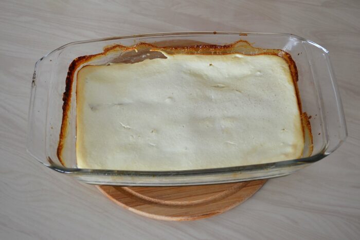 По истечении времени вынимаем запеканку