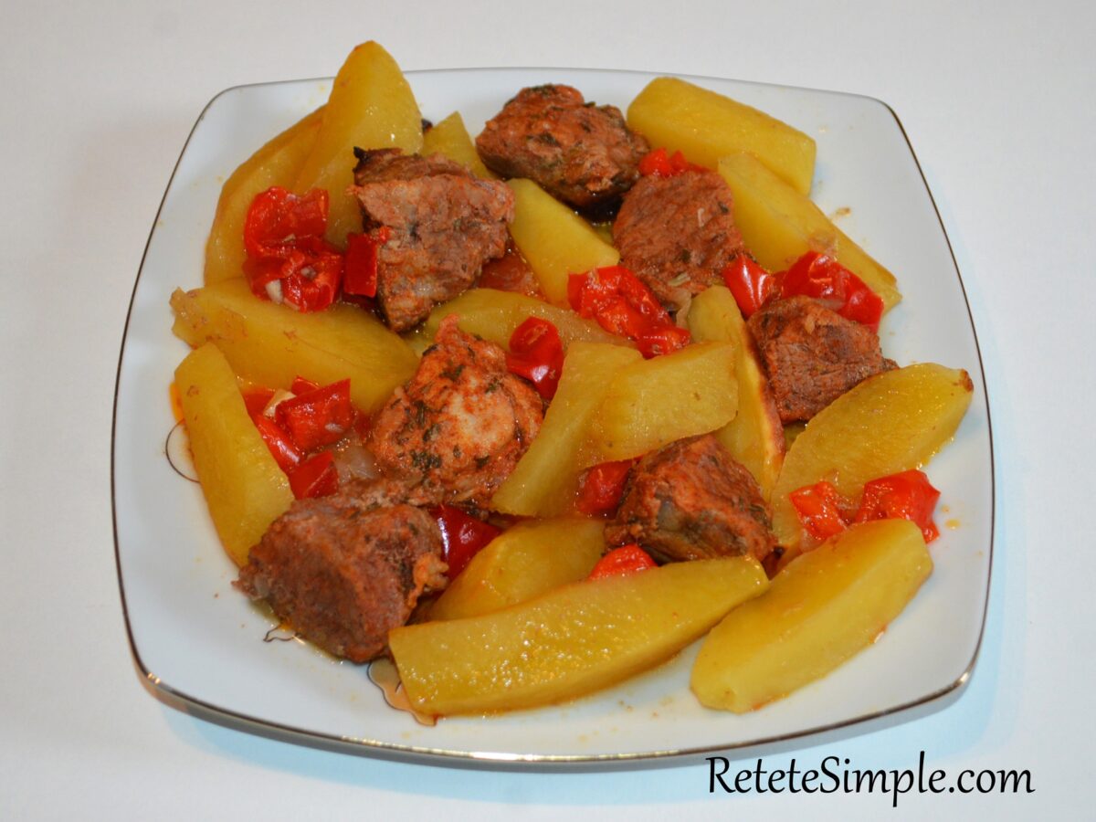 Asado de cerdo con verduras al horno foto