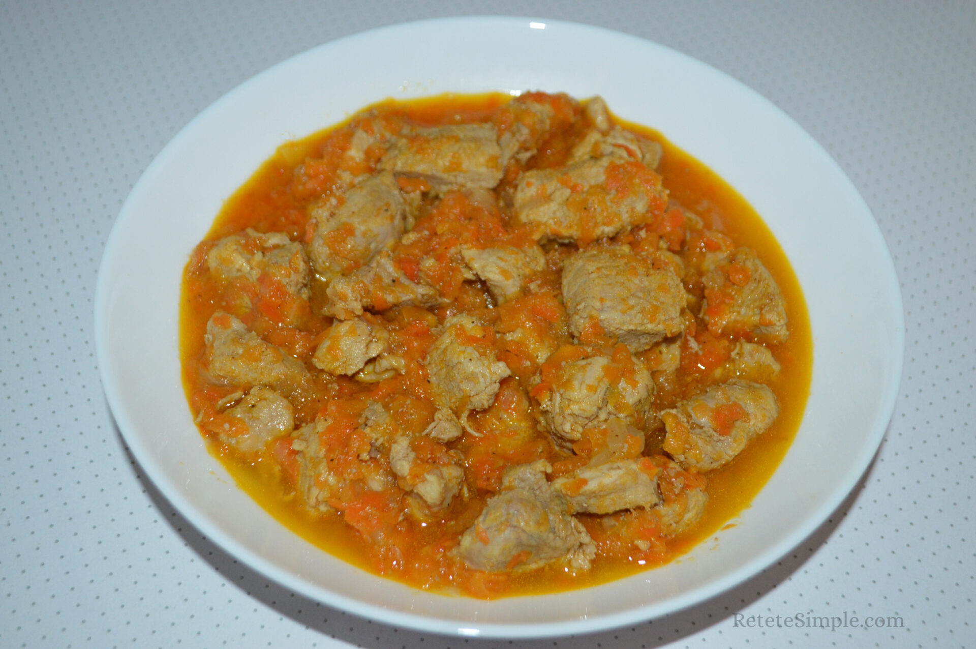 Gulas cu carne de porc si morcov poza