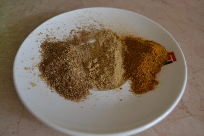 Mezcla el jengibre molido