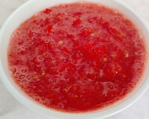 Lava los tomates y escáldalos