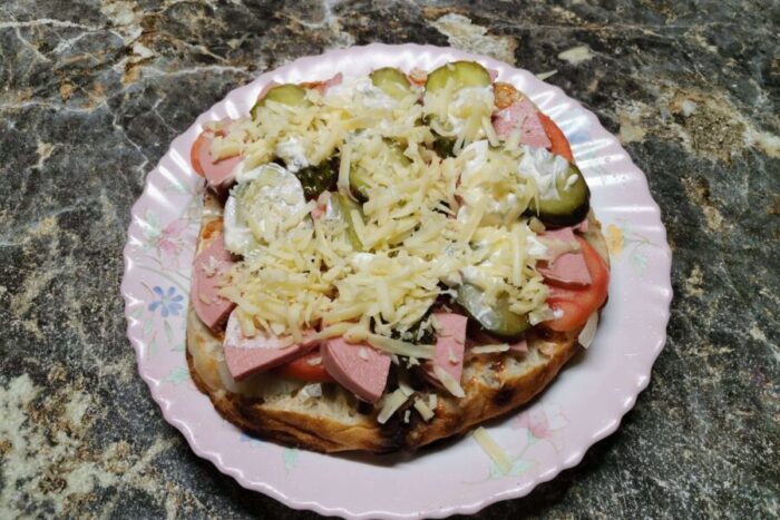 Espolvorea con una capa de queso