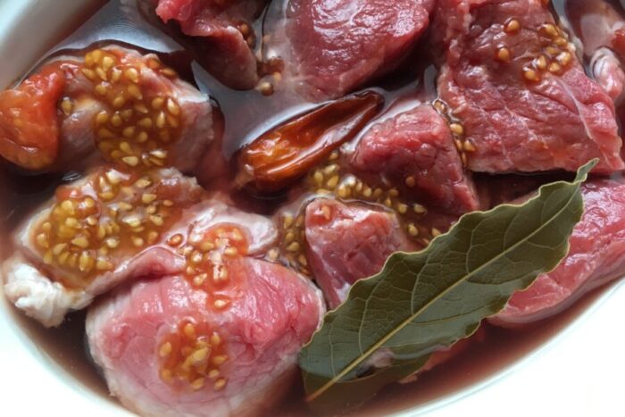 Cortar la carne lavada