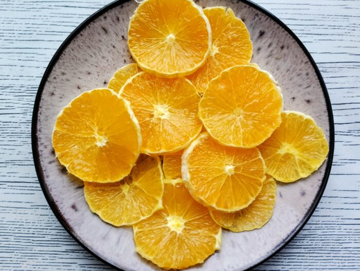 Taiati portocalele in inele