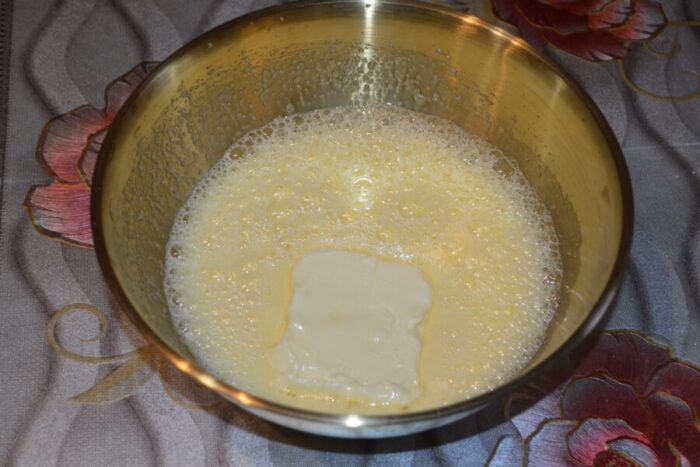 Añade la mantequilla blanda