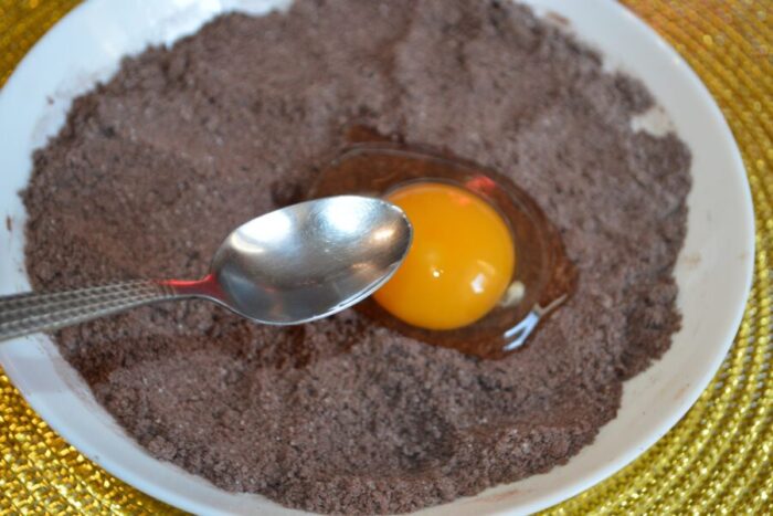 Agrega 2 cucharaditas