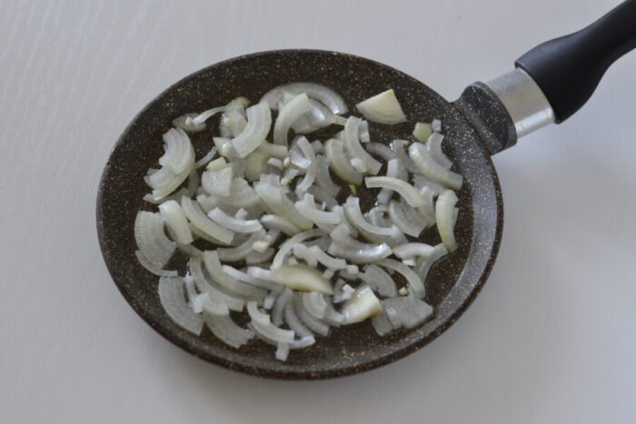 Freír la cebolla en aceite vegetal