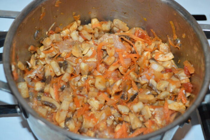 Verter un poco de aceite de oliva