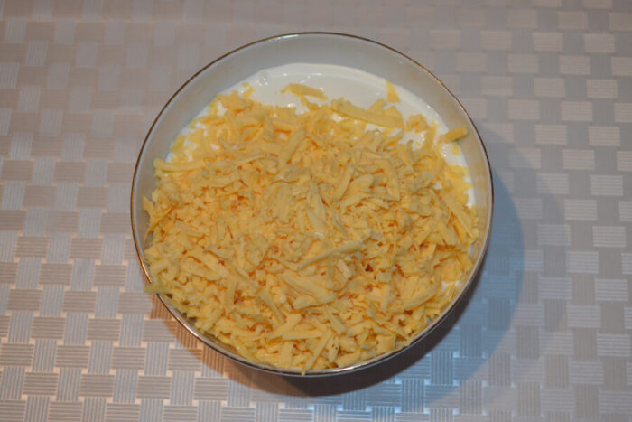 Ralla el queso con un rallador