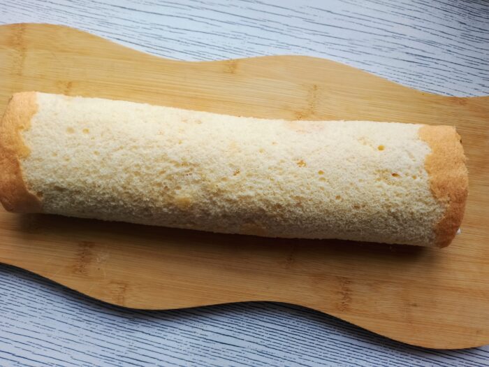 Scoateti hartia de copt de pe rulou