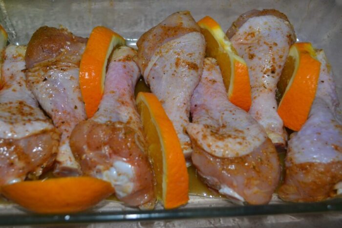 Vierte un poco de aceite de oliva en la bandeja de horno