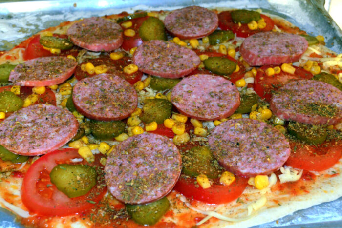 El último ingrediente es el salami