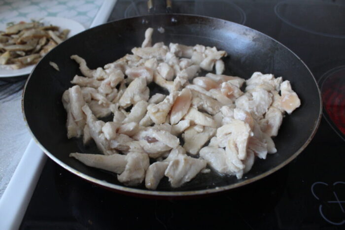 Freír la pechuga de pollo