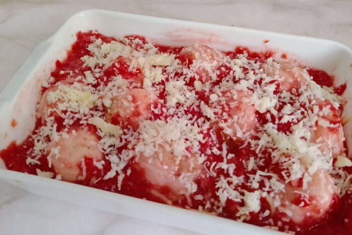 Espolvorea el queso rallado